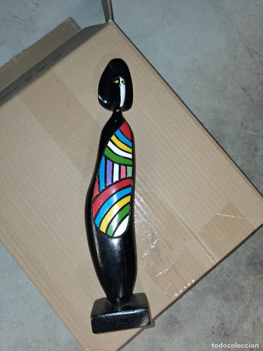 Arte: escultura de madera tallada y pintada a mano es obra del artista dominicano Frank Coronado