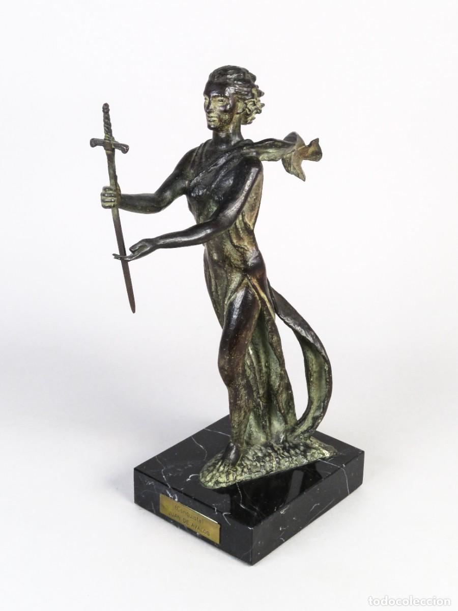 Arte: Escultura bronce montada sobre base de m&aacute;rmol titulada conquista Juan de &Aacute;valos siglo XX