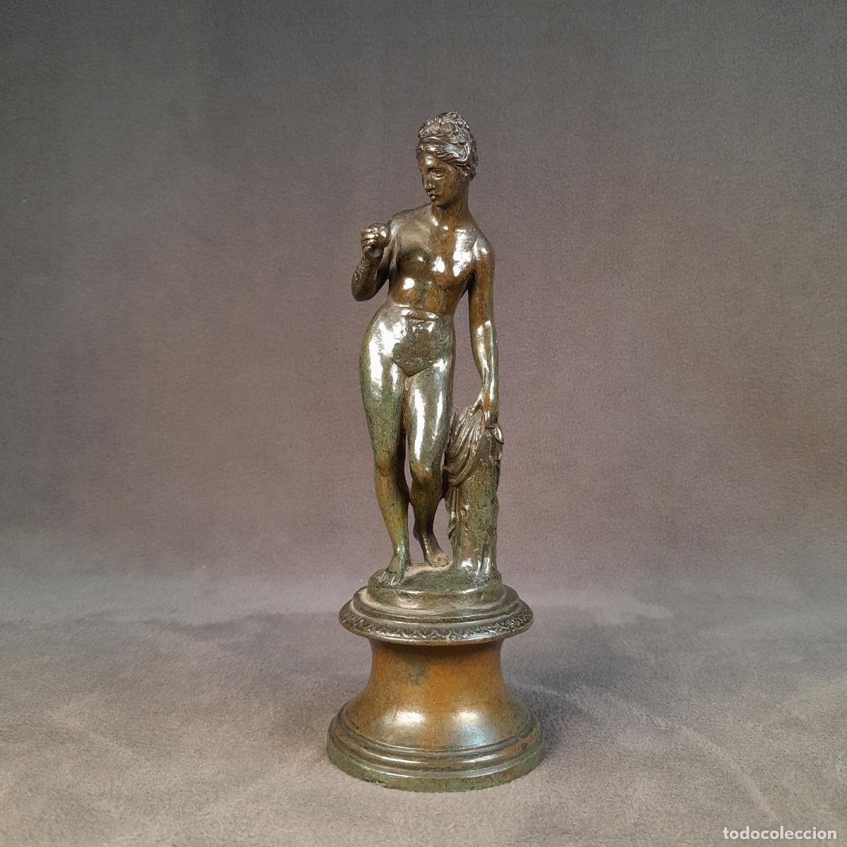 Arte: PEQUE&Ntilde;A ESCULTURA DE BRONCE. VENUS CON LA MANZANA. PRINCIPIOS S. XX.