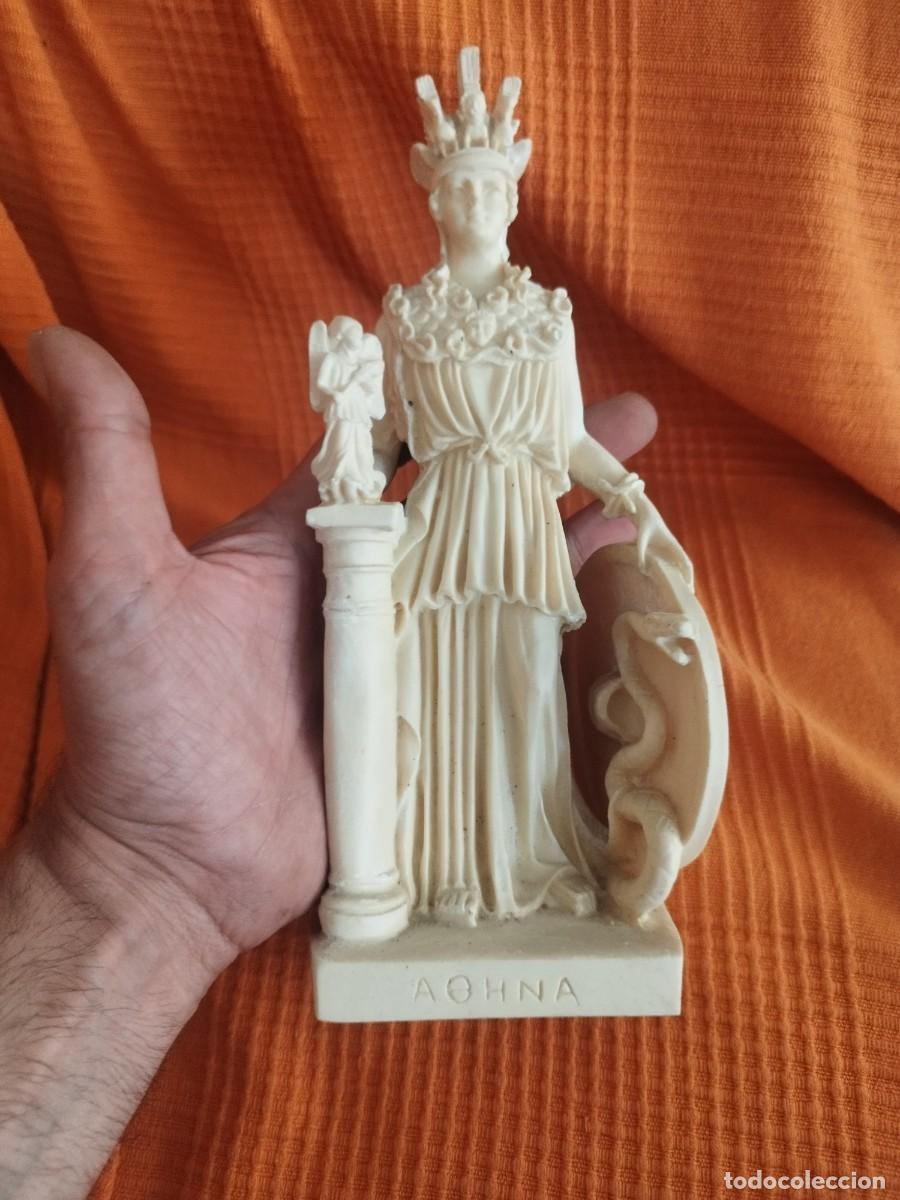 Arte: Figura en resina, reproducci&oacute;n de la estatua de Atenea Partenos o Atenea Varvakeion.