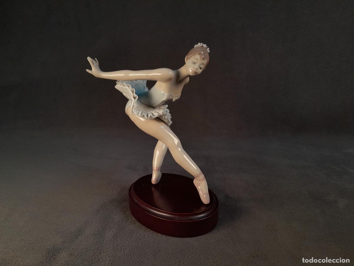 Arte: FIGURA DE BAILARINA DE LLADR&Oacute;. SIGLO XX.