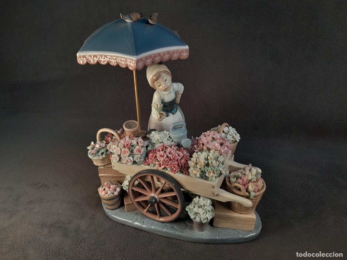 Arte: VENDEDORA DE FLORES DE LLADR&Oacute;. SIGLO XX