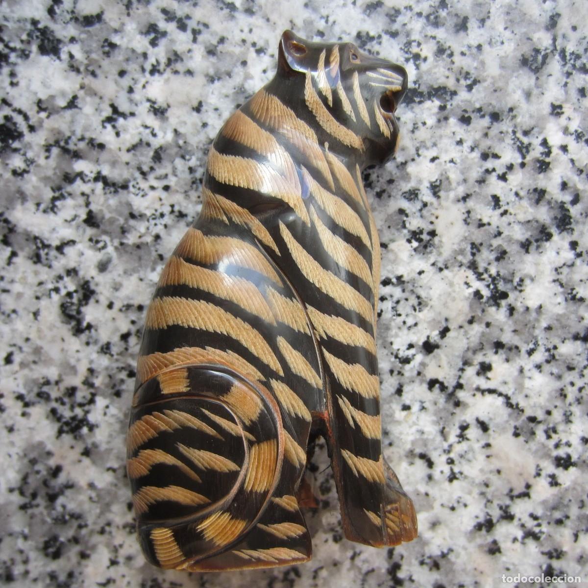 Art: tigre tallado a mano en cuerno de b&uacute;falo
