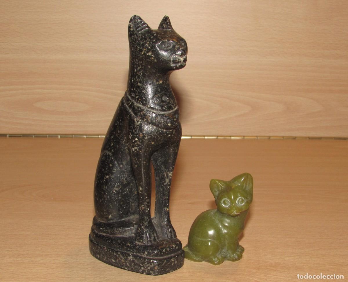 Arte: Lote 2 gatos Diosa gata Bastet granito egipcio Templo de Hatshepsut a&ntilde;os 80 y gatito piedra verde