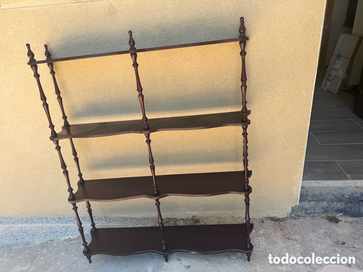 Arte: Estanter&iacute;a madera oscura