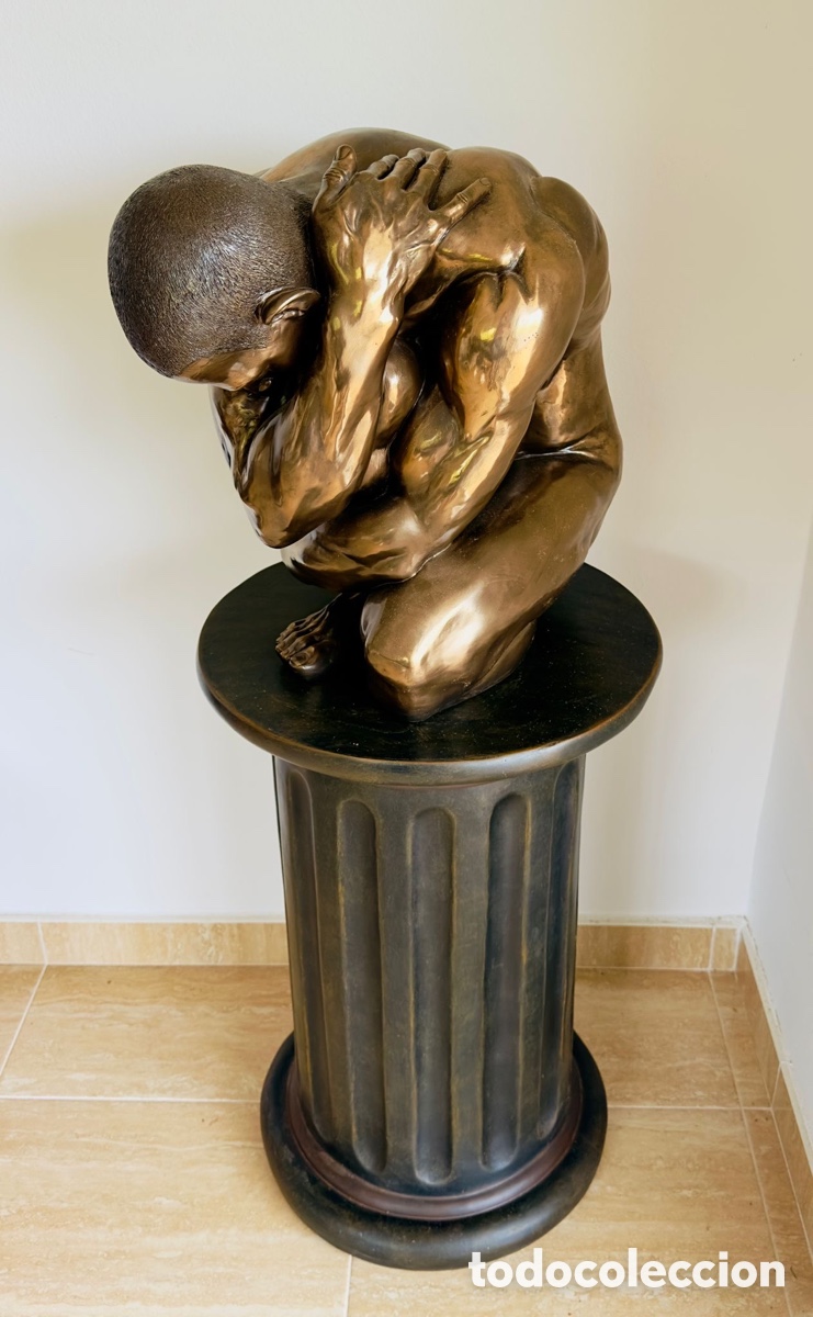 Arte: Escultura decorativa grande efecto bronce con pedestal