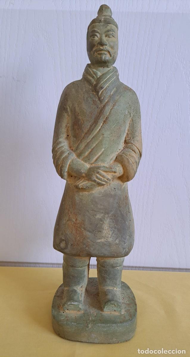 Arte: REPLICA DE FIGURA ANTIGUA EN TERRACOTA DE GUERRERO ASIATICO CHINO DE XIAN - SELLO HPI 1997 EN BASE