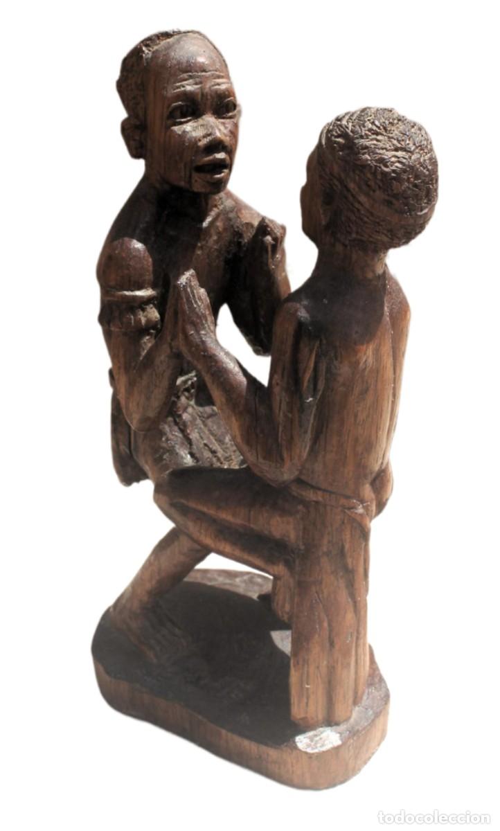 Arte: Escultura africana en madera, estilo Makonde, firmada &ldquo;Jeremiah&rdquo; &ndash; 23 cm