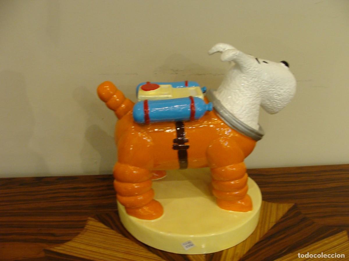 Arte: Milu astronauta escultura realizada en resina
