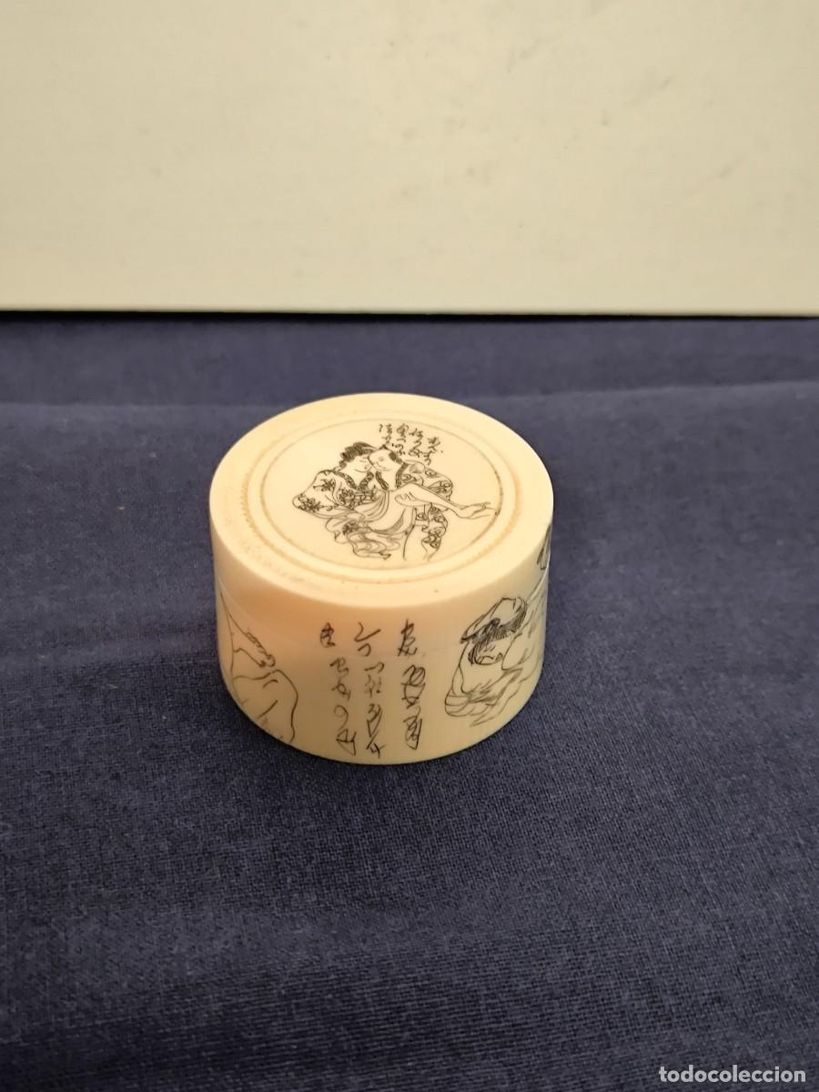 Arte: CAJA DE HUESO CON PINTURA EROTICAS