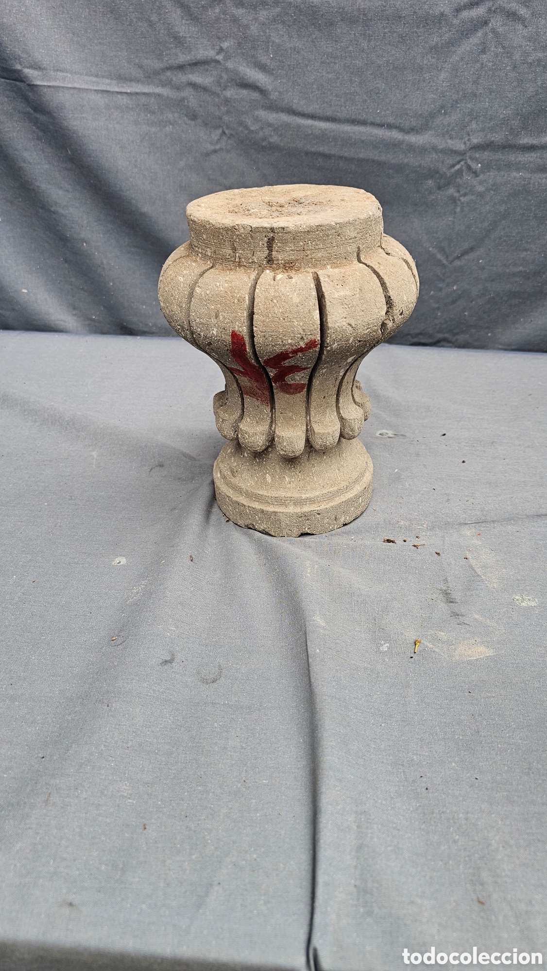 Arte: Base / pedestalde piedra tallada