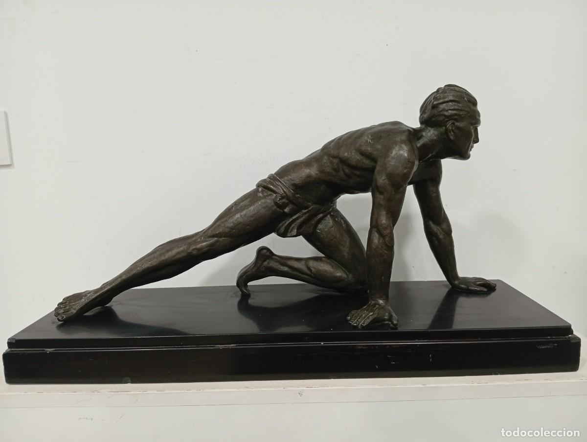 Arte: Figura de Calamina art d&eacute;co franc&eacute;s, &rdquo;El atleta&rdquo;, de Jean de Roncourt.