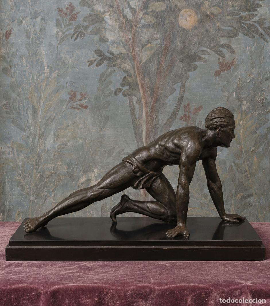 Arte: Figura de Calamina art d&eacute;co franc&eacute;s, &rdquo;El atleta&rdquo;, de Jean de Roncourt.
