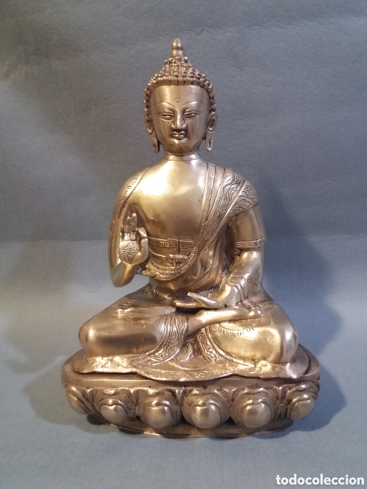 Arte: Escultura en bronce de buda