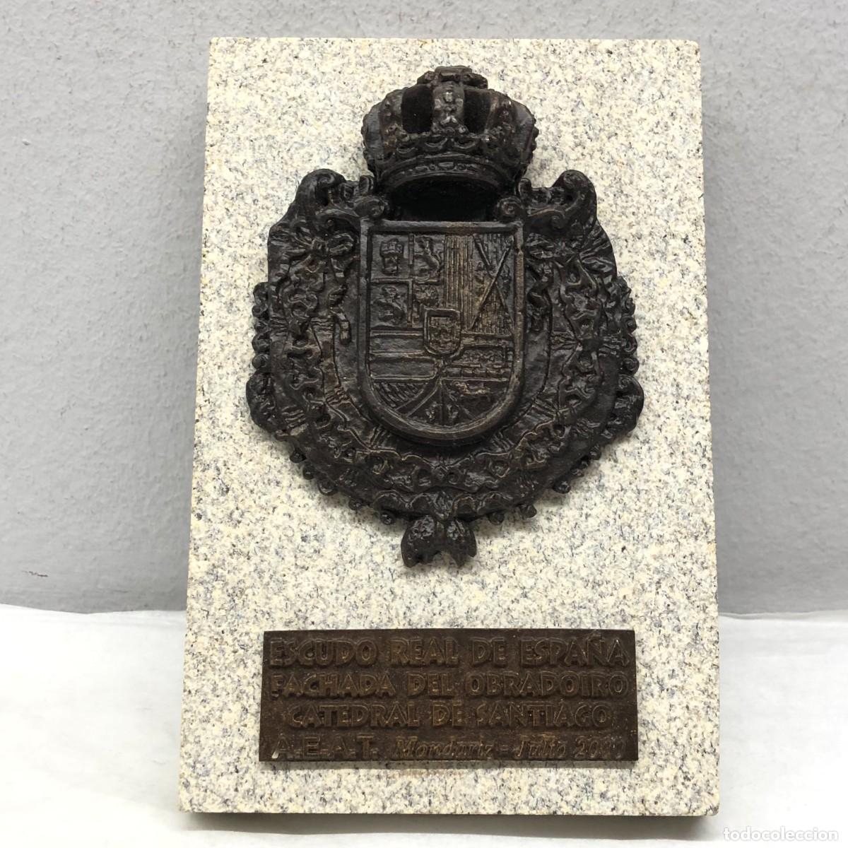 Arte: ESCUDO REAL DE ESPA&Ntilde;A - FACHADA DEL OBRADOIRO - CATEDRAL DE SANTIAGO - REPRODUCCION BRONCE / 1180