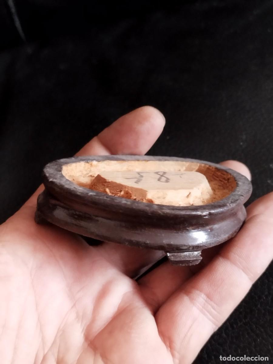 Arte: Antigua peana de madera, para figura o jarron oriental.