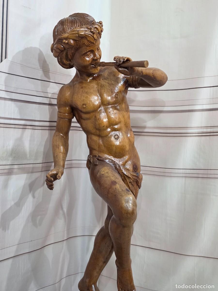 Arte: Escultura de madera maciza representa al dios Baco