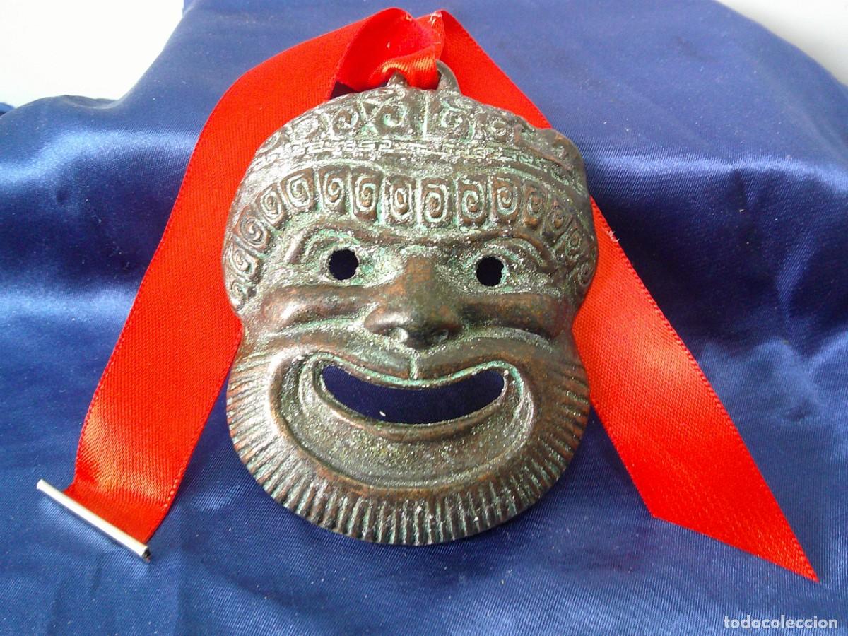 Arte: MASCARA de CEREMONIAS, (Tailandia) Diablo Sonriente. BRONCE PATINADO. Con Lazo Seda.(roja) !C-6.