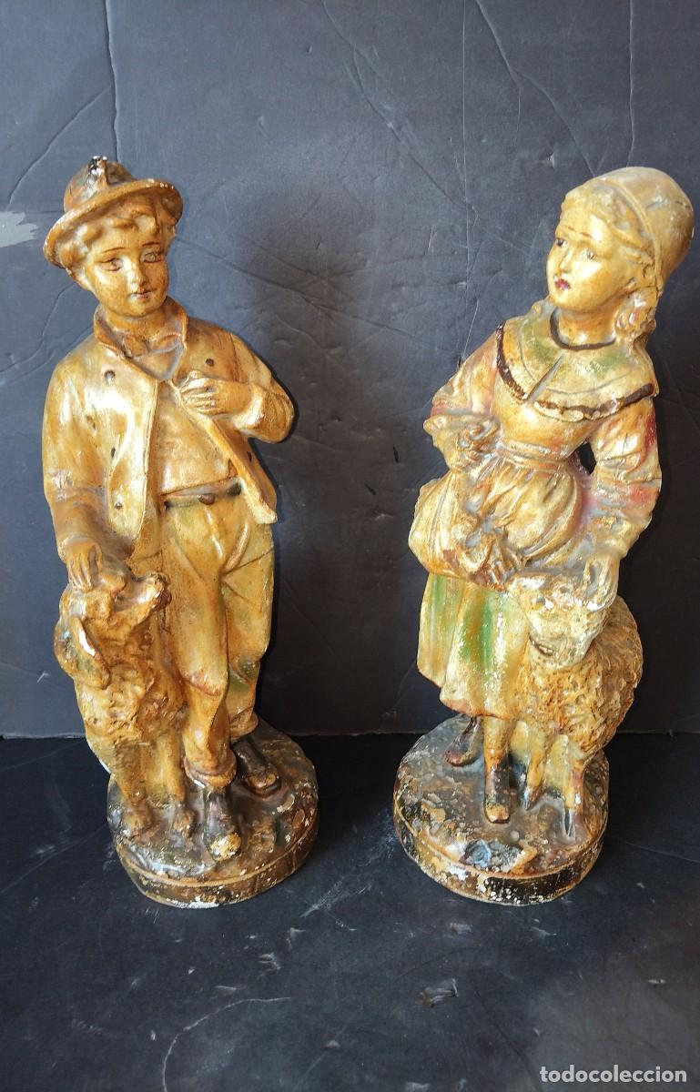 Arte: Pareja de ni&ntilde;os campesinos Antiguas figuras de estuco policromado