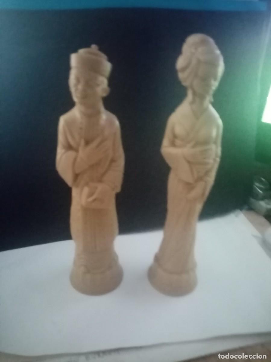 Arte: pareja de figura oriental en resina medida 28 cm