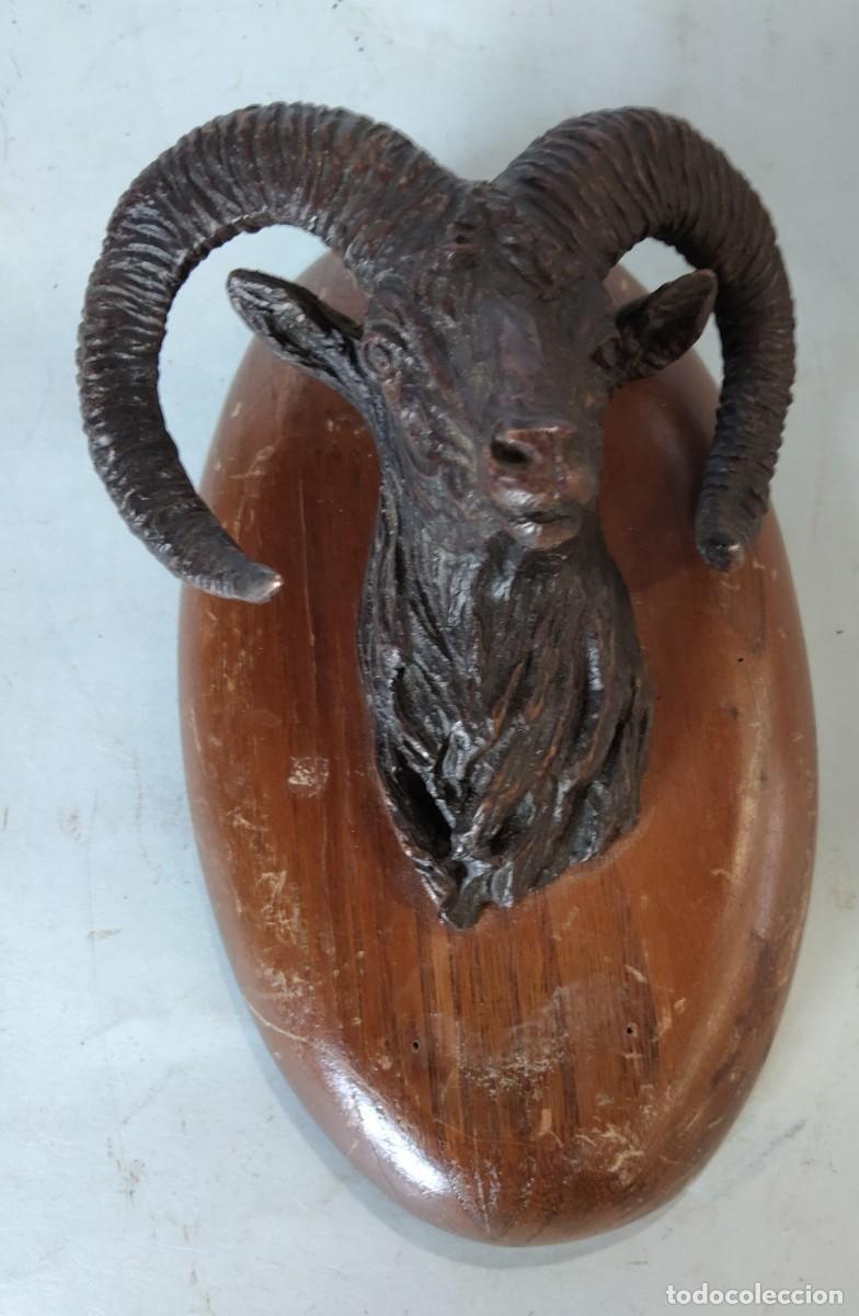Arte: Cabe de , de muflon de bronce sobre base de madera - Foto 1