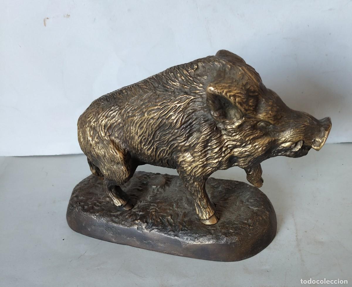 Arte: Figura, de jabali en movimiento De bronce