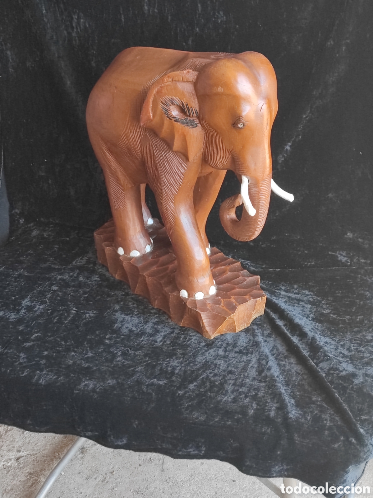 Arte: Antiguo elefante de madera maciza gran tama&ntilde;o