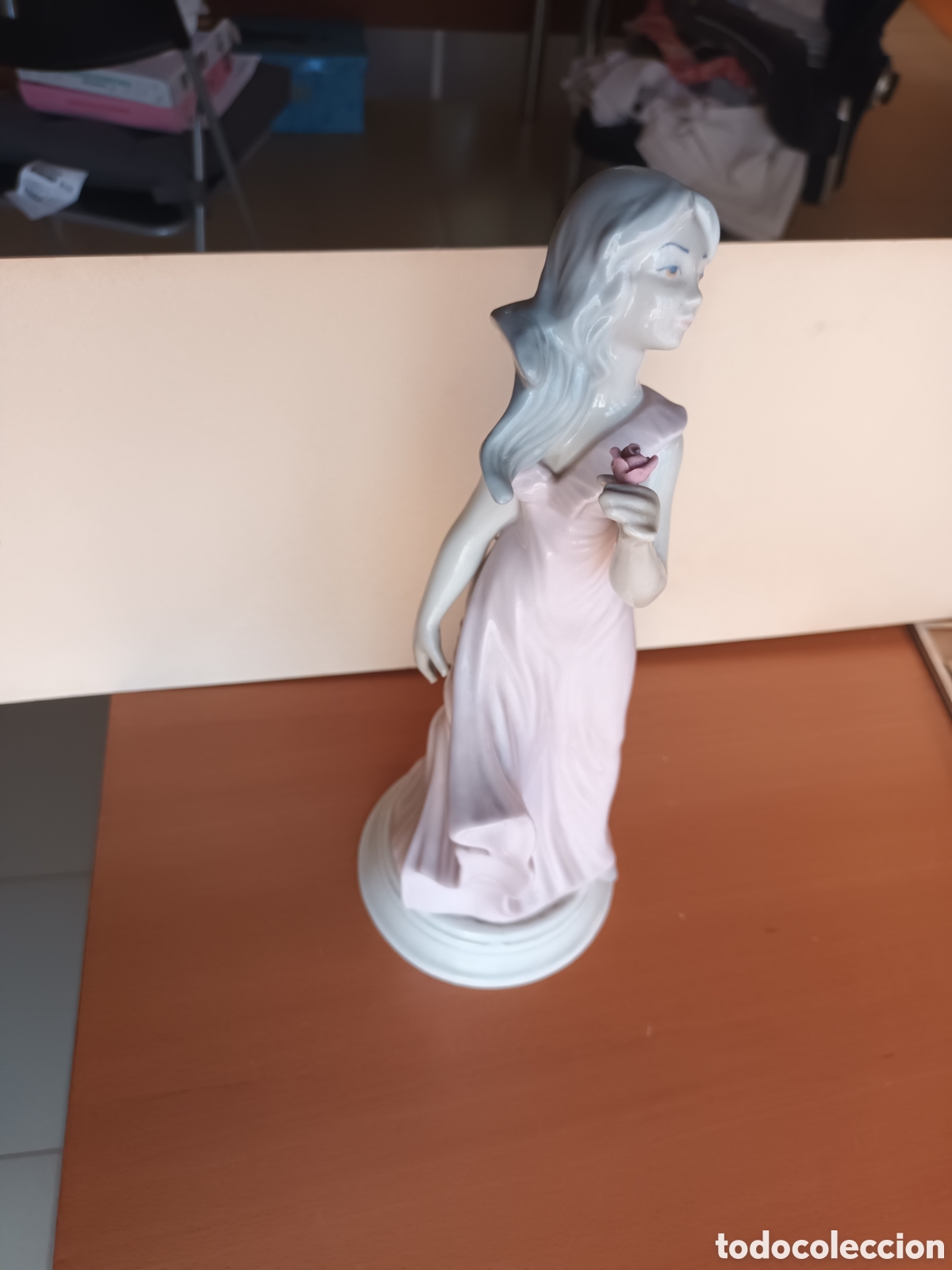 Arte: Figura porcelana de SAN GAR - Ni&ntilde;a con Rosa
