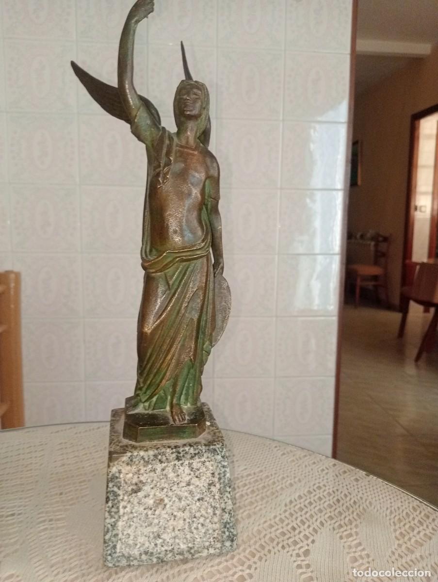 Arte: Escultura de bronce muy pesada