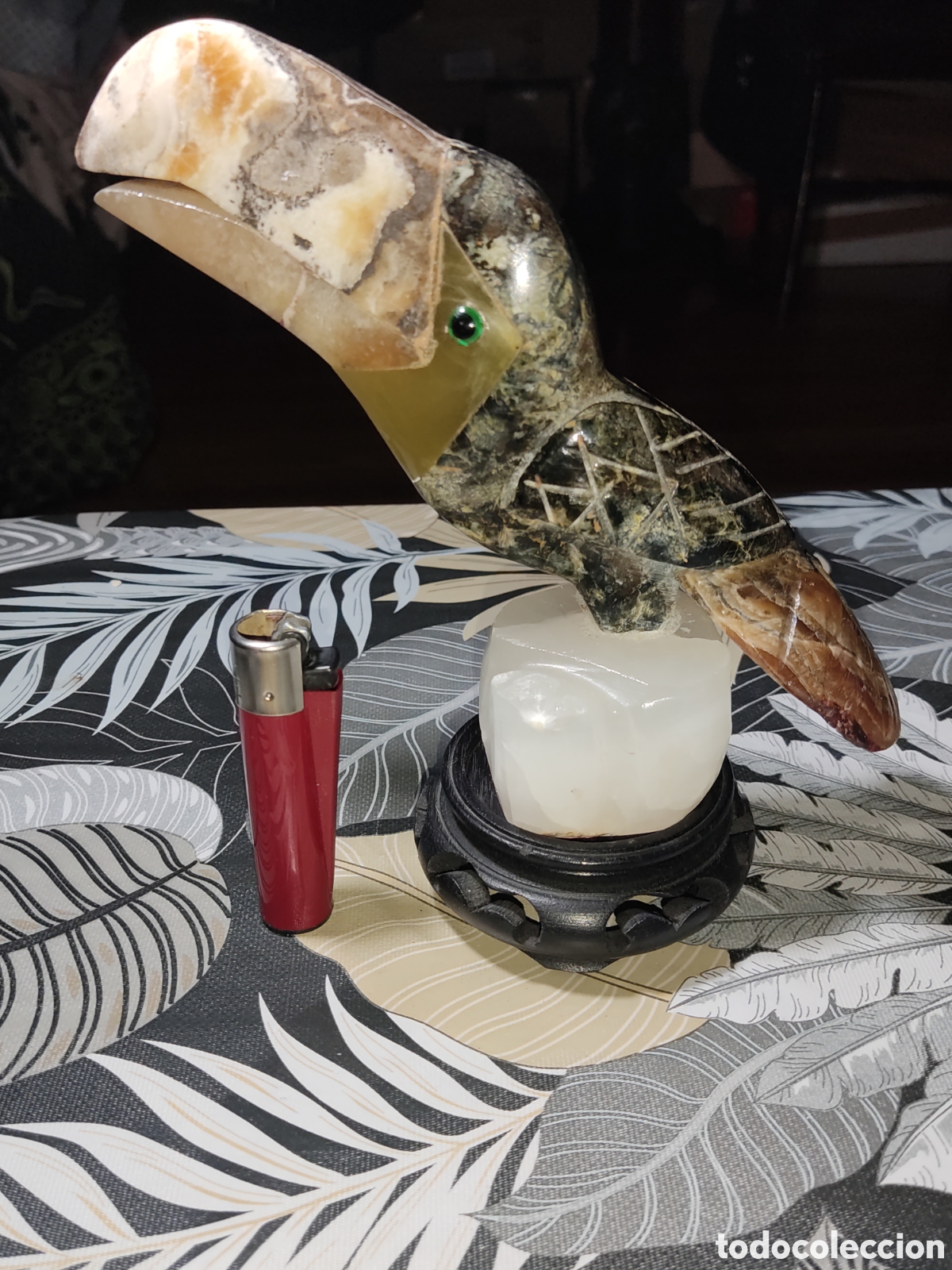 Arte: Antiguo Gran p&aacute;jaro & Tucan tallado en jades o pedrer&iacute;as naturales.