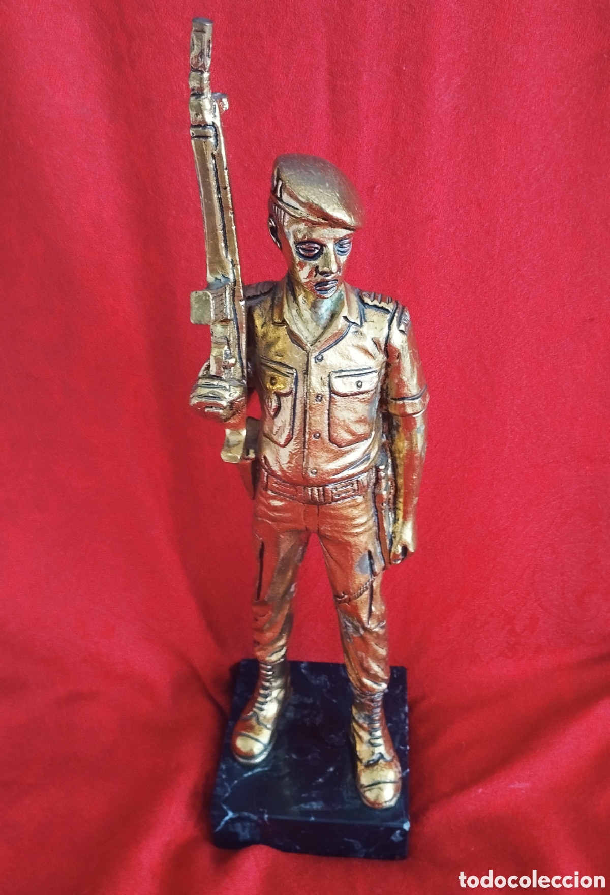 Arte: Gran Figura Polic&iacute;a Nacional Bronce.
