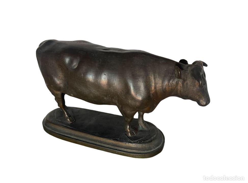 Arte: PEQUE&Ntilde;A FIGURA DE UN TORO. AN&Oacute;NIMO. BRONZE. EUROPA. SIGLO XIX.
