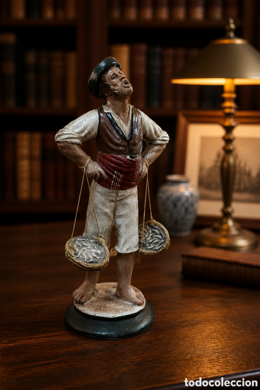 Arte: FIGURA DE TERRACOTA - BARRO - CENACHERO - VENDEDOR DE PESCADO - M&Aacute;LAGA - A&Ntilde;OS 30-40. 24CM ALTO