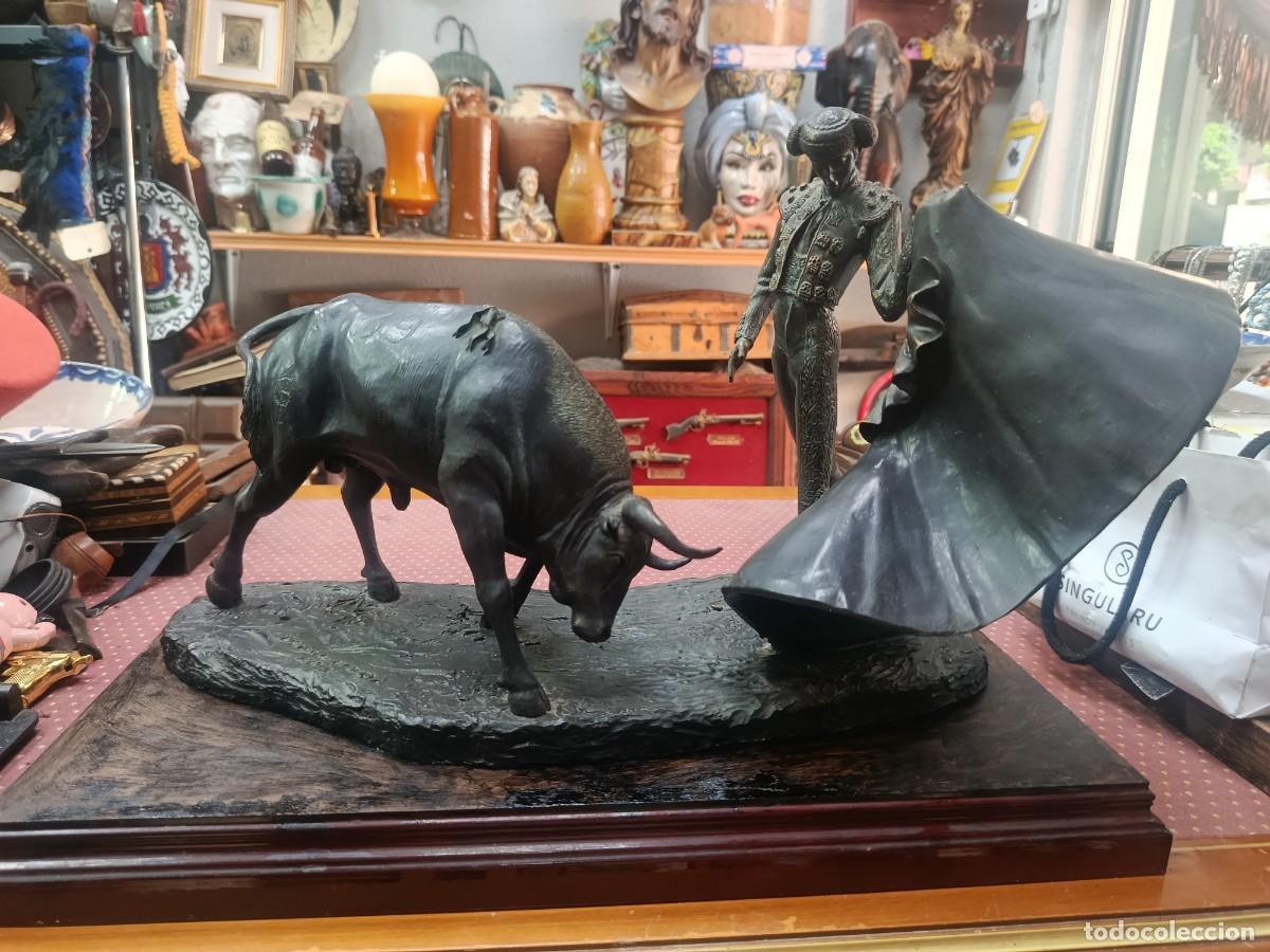 Arte: Grupo escult&oacute;rico torero y toro. Pedro L. Garc&iacute;a.1995.