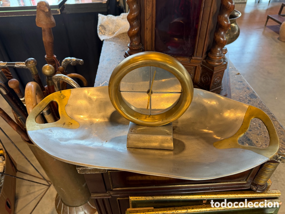 Arte: David Marshall reloj y bandeja