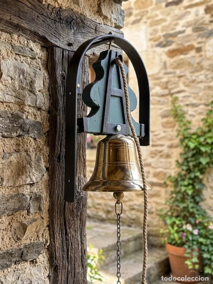 Arte: Campana r&uacute;stica de entrada en bronce y madera