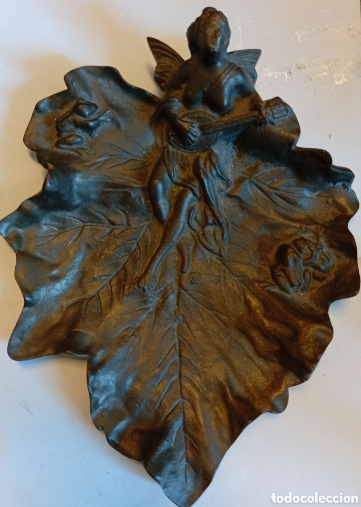 Arte: Bronce metal precioso tarjetero o posa llaves antiguo