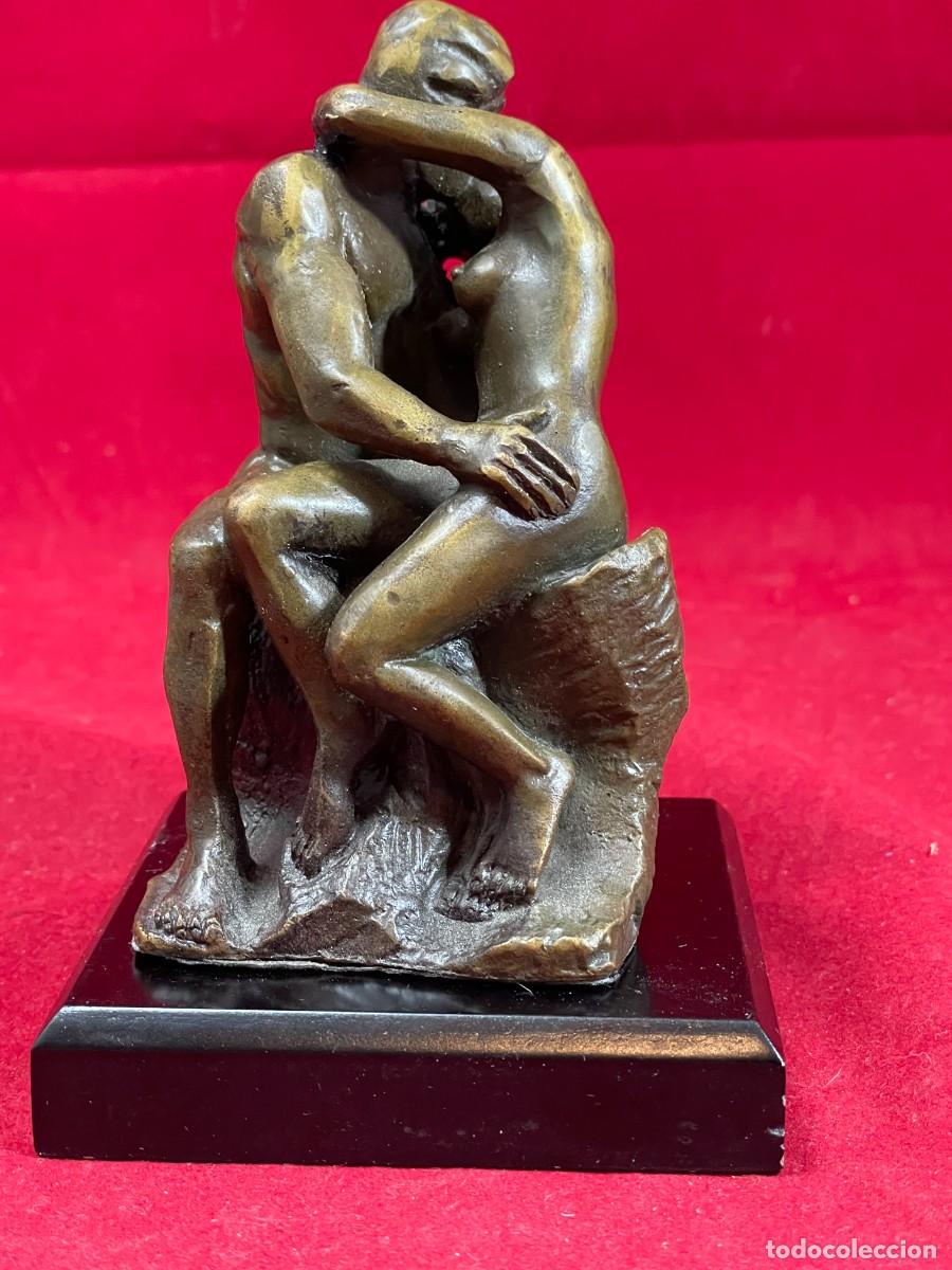 Arte: Escultura El Beso de Rodin en Bronce 12 cm, incluye Base de Madera. Reproducci&oacute;n Vintage