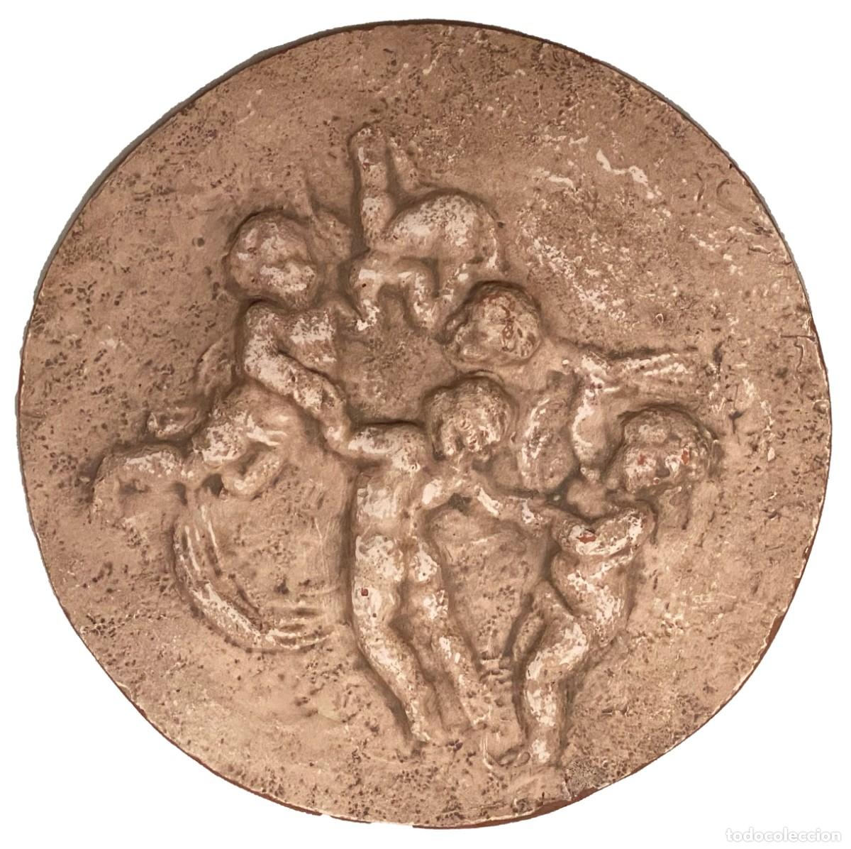 Arte: Antigua terracota con motivos cl&aacute;sicos, &aacute;ngeles de la guarda, putis. 18 cm. Escultor catal&aacute;n.