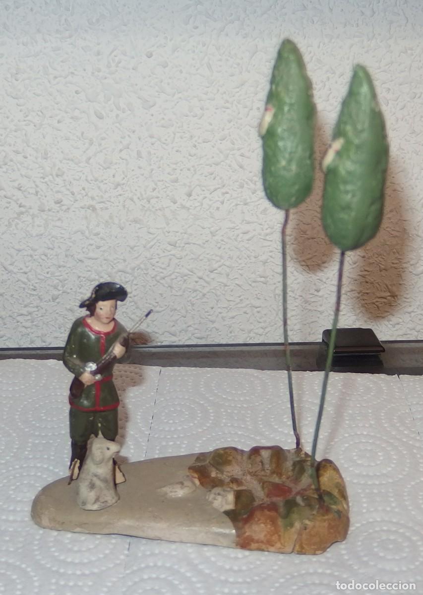 Arte: FIGURA DE CAZADOR CON PERRITO,TERRCOTA,FINALES DEL SIGLO XIX