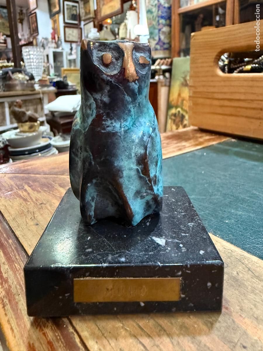 Arte: ESCULTURA BUHO DE BRONCE CON PEANA DE PIEDRA - MEDIDA 11 CM