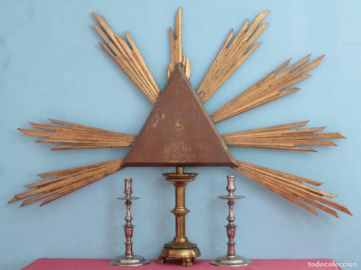 Arte: Grandes potencias elaboradas en madera dorada. Siglo XIX. Miden 112 x 66 cm.