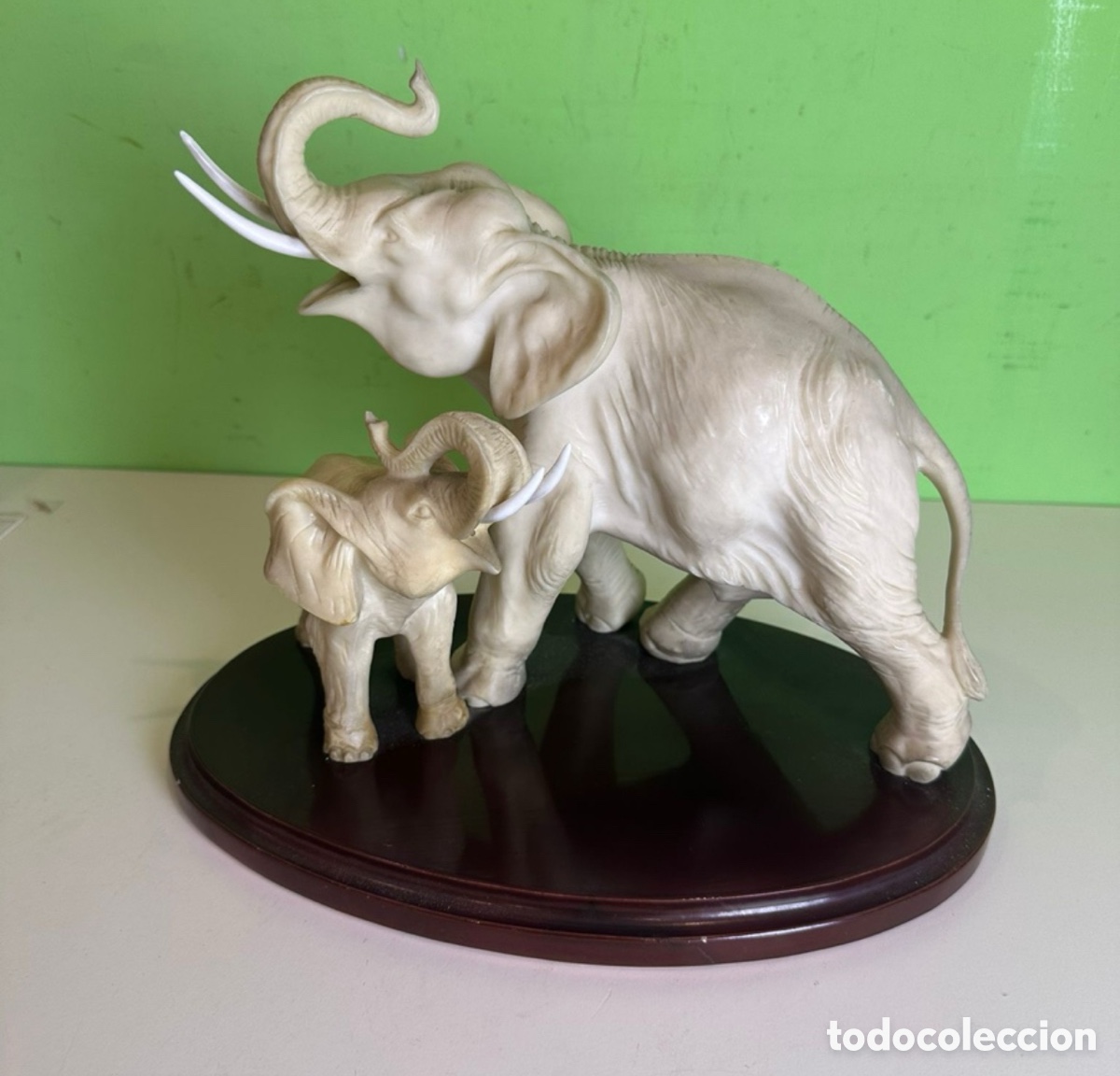 Arte: Pareja de elefantes en alabastro con base de madera &ndash; Alabastros Miguel