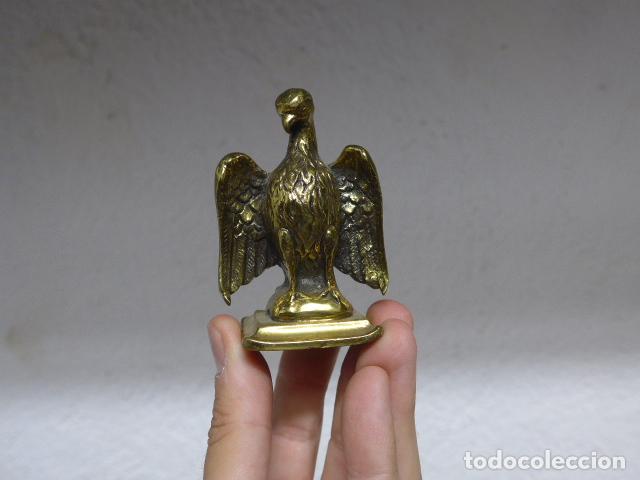 Arte: Antigua escultura o figura de bronce de una aguila, finales s.XIX o pp. S.XX