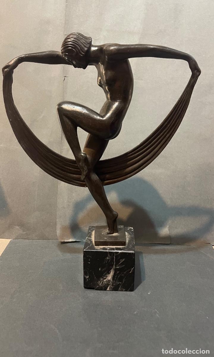 Arte: ESCULTURA EN BRONCE ART-DECO FIGURA FEMENINA FIRMADA DEMIS ???'CON BASE DE MARMOL