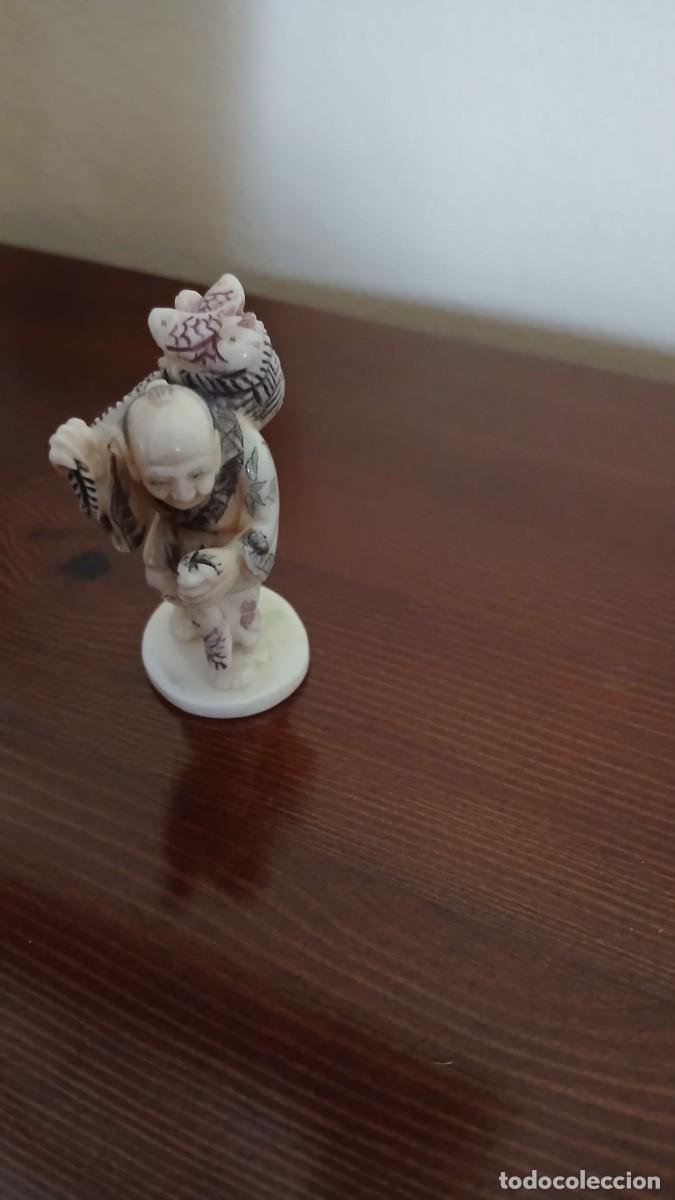Arte: antiguo netsuke hombre pescador tallado a mano