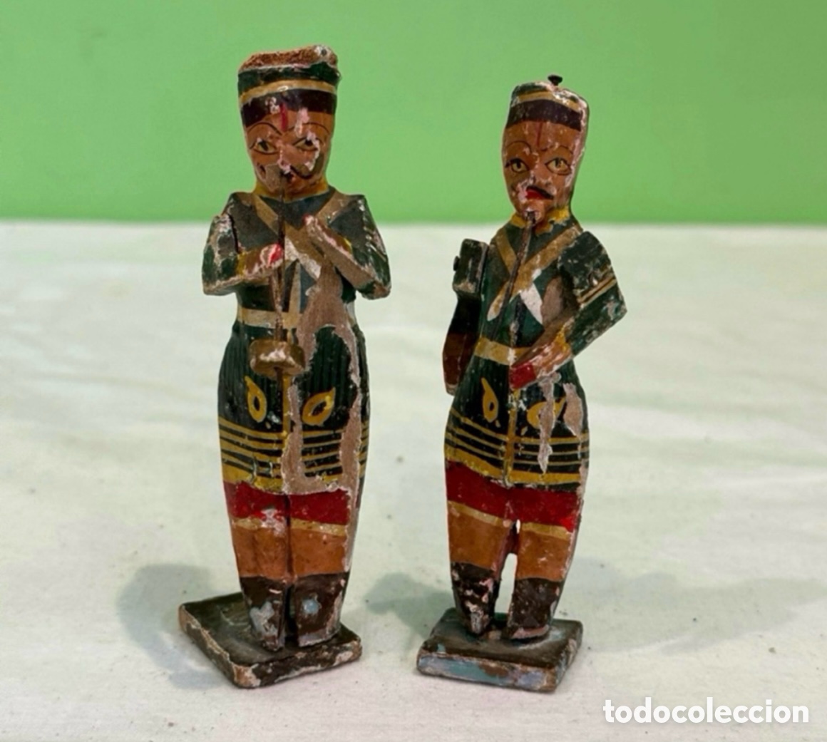 Arte: Pareja esculturas madera policromada m&uacute;sicos con gaita siglo XIX 10 cm.