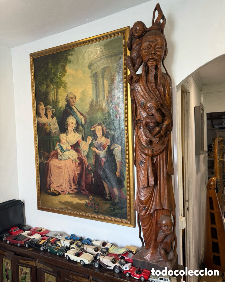Arte: Gran escultura de madera tallada anciano barbudo con tres monos. 182 cm.
