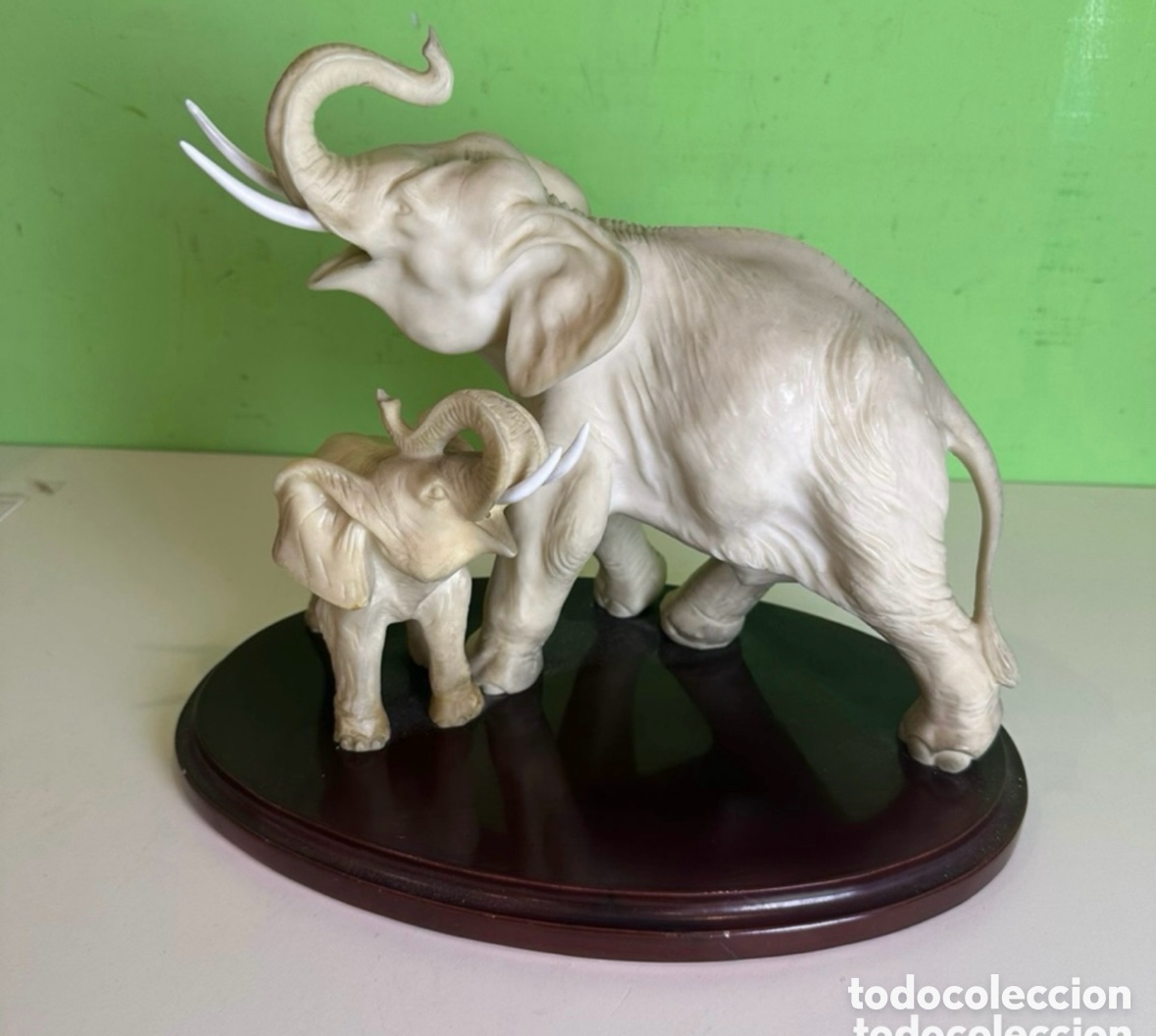 Arte: Pareja de elefantes en alabastro con base de madera - Alabastros Miguel