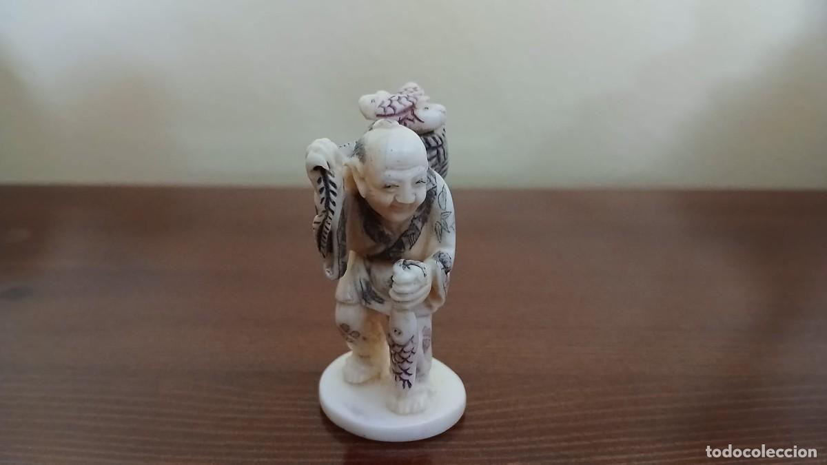 Arte: figura hombre pescador tallado a mano